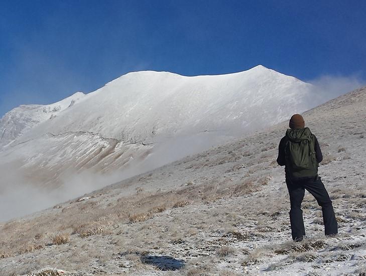 Fin 2016, des géologues se sont rendus sur place, à plusieurs reprises pour caractériser les failles formées par les secousses. (Ici, vue du Monte Vettore). 